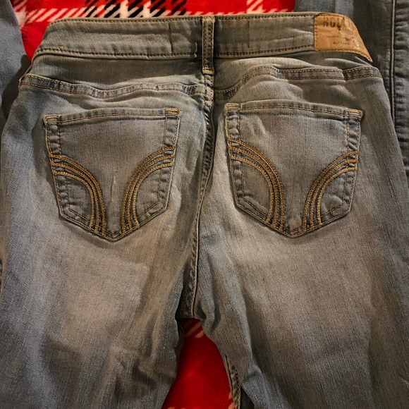 Hollister jeans with rips 0 - Picture 3 of 3